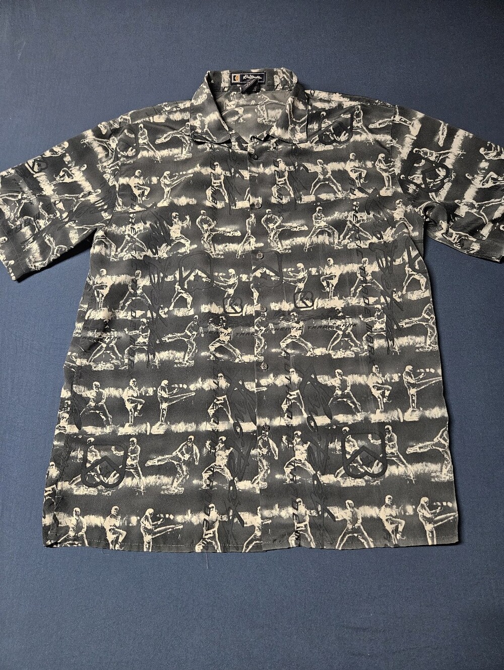 Men's Short-Sleeve Casual Button-Down Shirt in Black and Cream